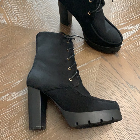 Cape Robbin black platform chunky boot - Picture 3 of 17